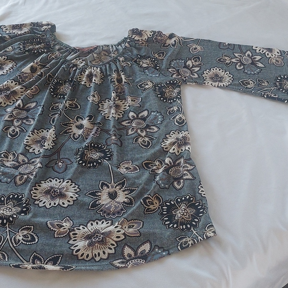 Amiana Blue Pop Out Floral Off-Shoulder Top .Size M - Picture 2 of 8